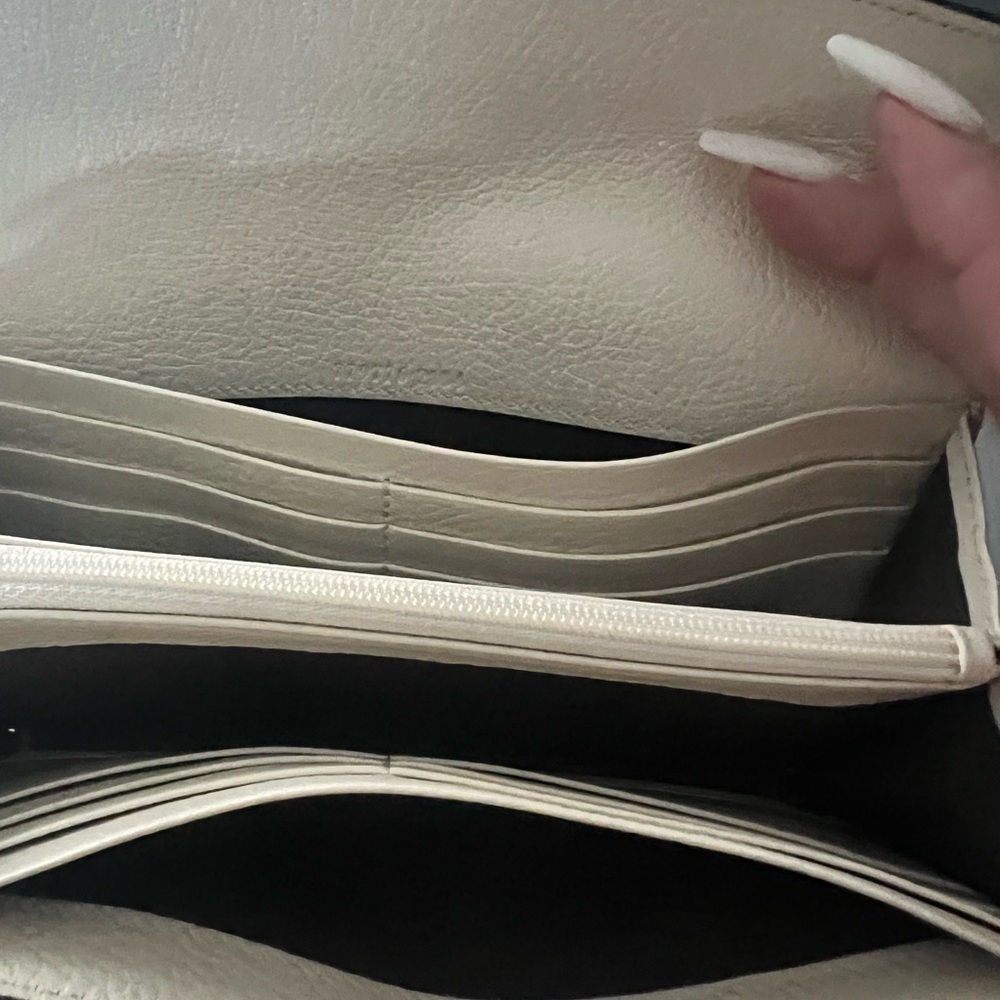 Gucci Ivory Leather Clutch with Gold GG Logo 779776 A7M0T 9522 model❌❌SOLD LOCAL - Picture 7 of 11
